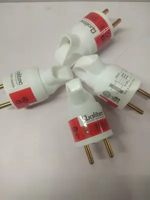 Fiche male blanc 2P+T 16A-230V-3680W QUALITEC