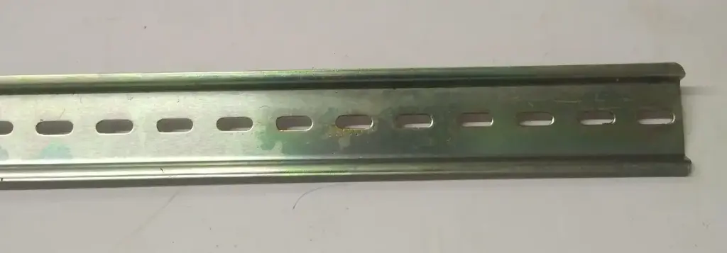 Rail Din perfore 0.9mmX1M FT9600